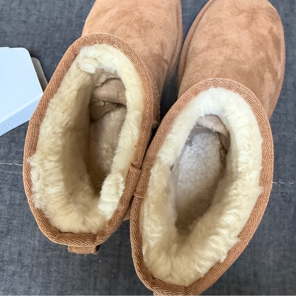 UGG Classic Mini Size 8 - Picture 8 of 13